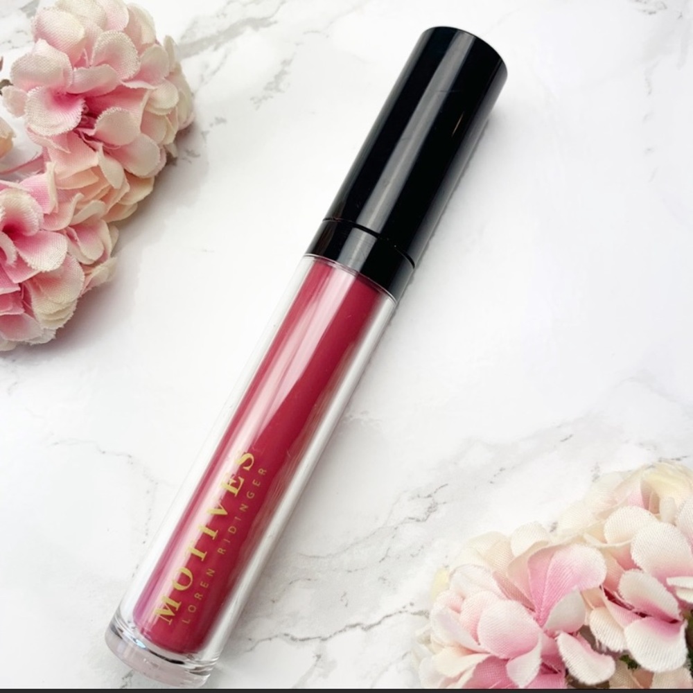 Motives all day liquid lipstick in color Tantalize